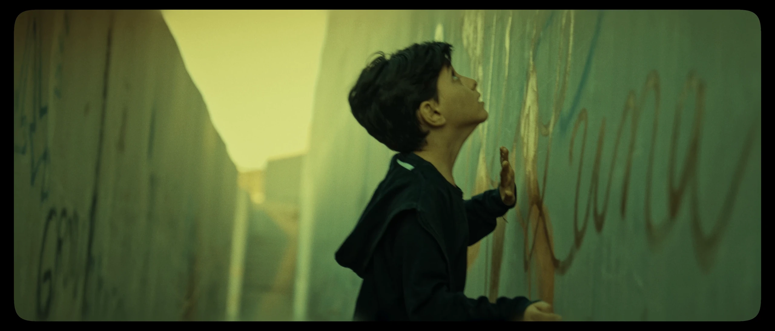 Bilal / 3taba Seka — A child moves through the painted passage