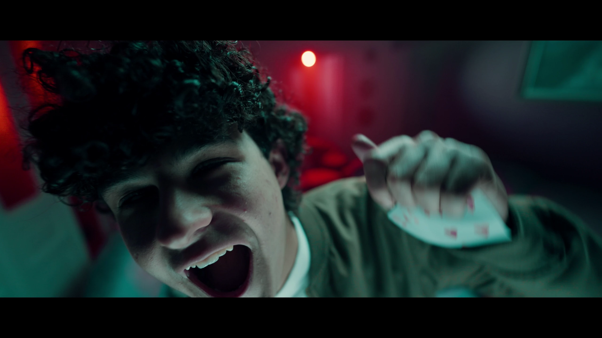 Jaml / Alshaddeh — Red practical-light interlude